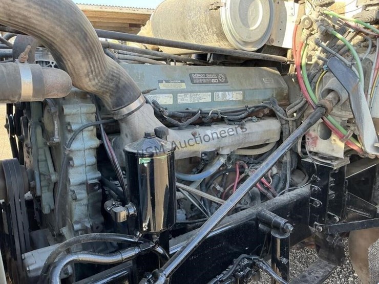2001-freightliner-fld120-image-13