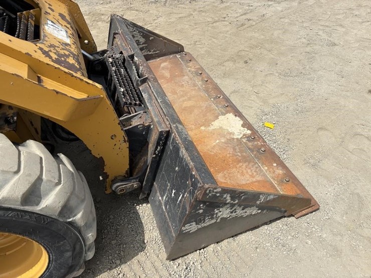 2014-caterpillar-246d-image-9