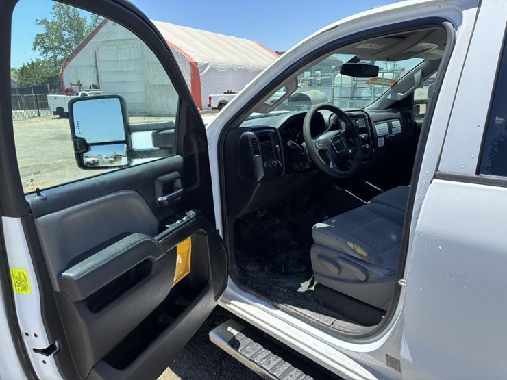 2015-gmc-2500-image-13