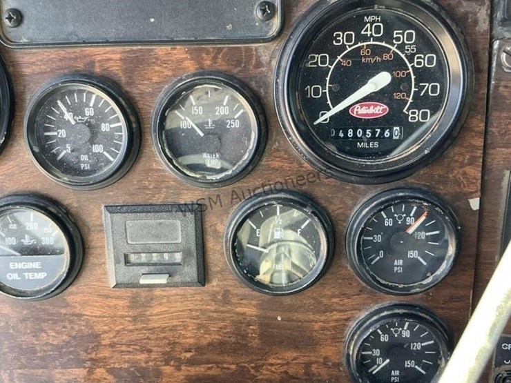1996-peterbilt-379-image-17