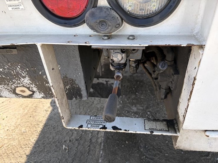 2012-ford-f550-image-15