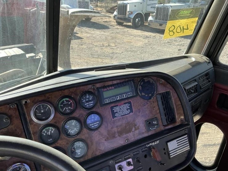 2001-peterbilt-379-image-19