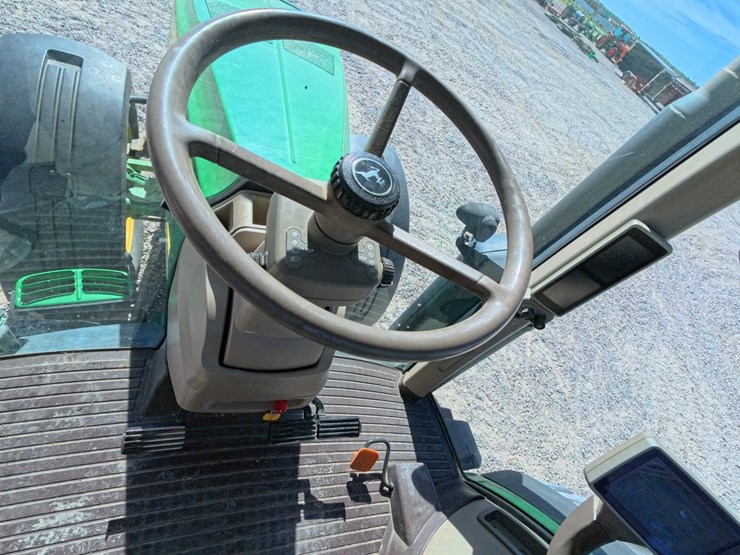 john-deere-8285r-image-39