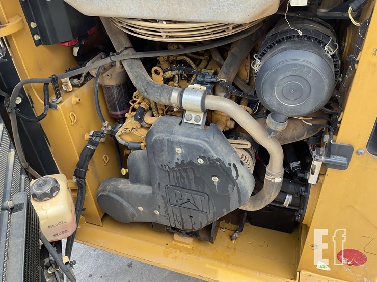 2018-caterpillar-239d-image-19