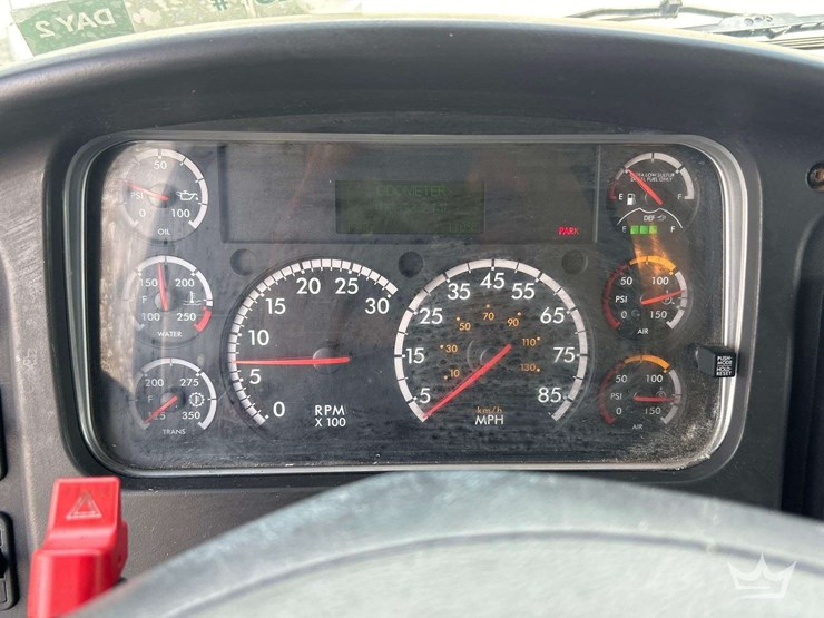 2017-freightliner-m2-106-image-17