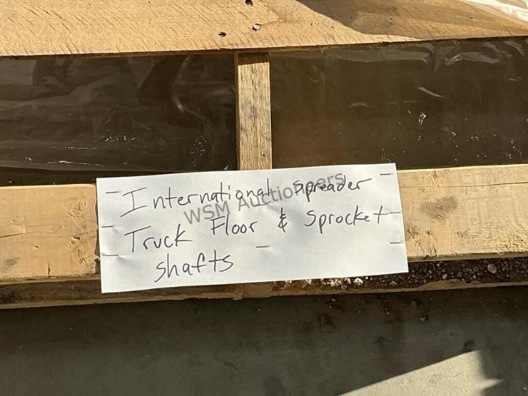 pallet-of-international-spreader-truck-floor-&-image-6