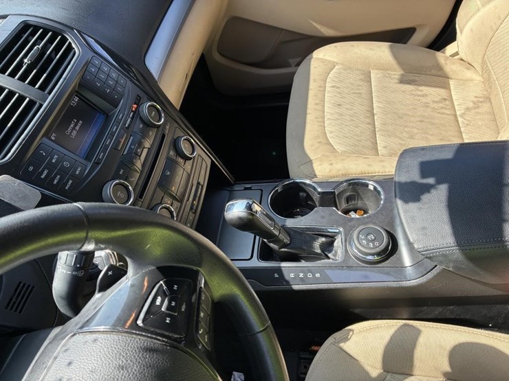 2017-ford-explorer-image-21