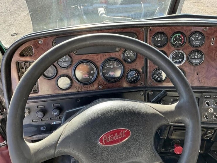 2005-peterbilt-379-image-16