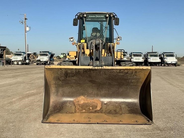 2017-deere-624k-image-3