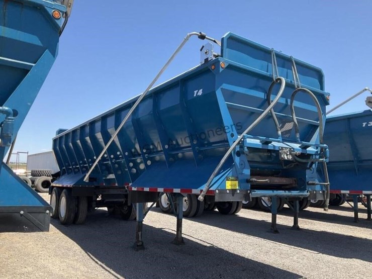 2012-versa-v-bottom-spreader-trailer-image-3