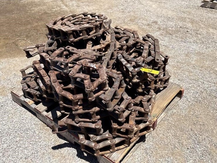 pallet-of-drive-chains-for-v-bottom-spreader-image-1