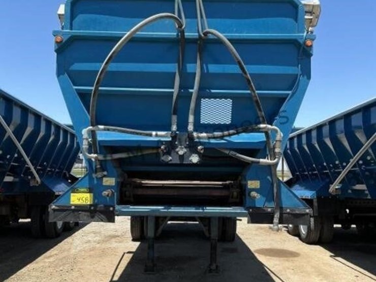 2018-versa-v-bottom-spreader-trailer-image-2