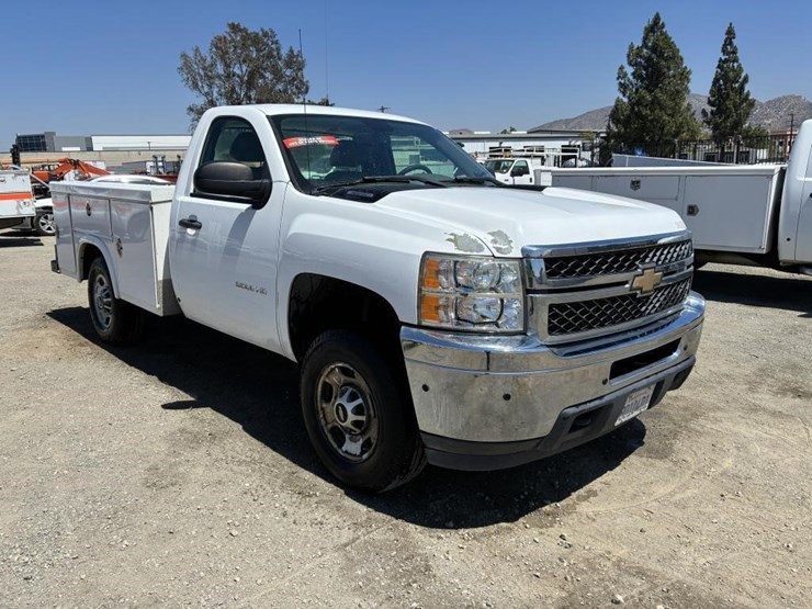 2011-chevrolet-silverado-2500-image-2