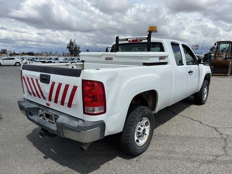 2012-gmc-sierra-2500-image-3