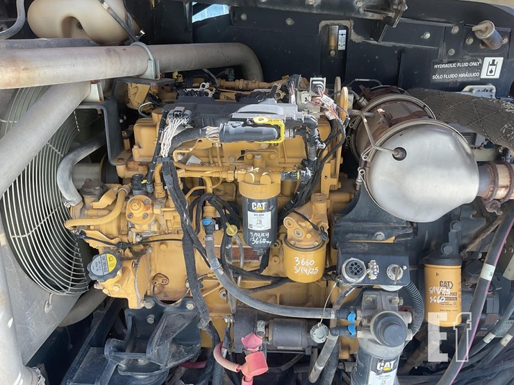 2014-caterpillar-tl943c-image-16