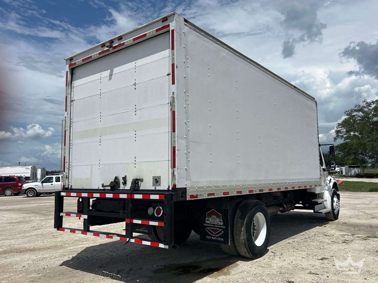 2017-freightliner-m2-106-image-3