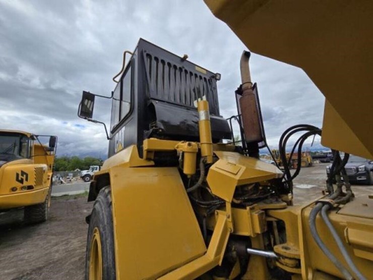 1996-caterpillar-d250e-image-32