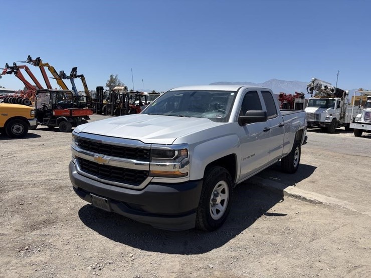 2017-chevrolet-silverado-1500-image-1