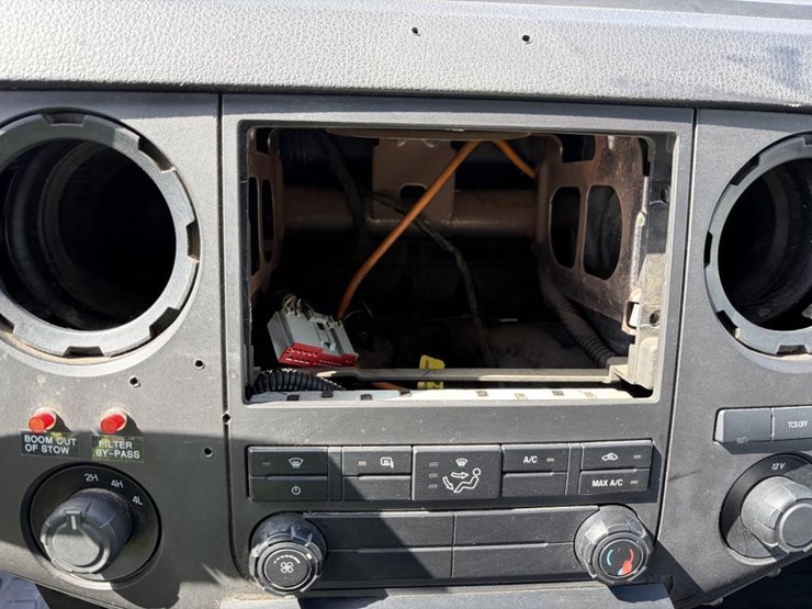2012-ford-f550-image-21