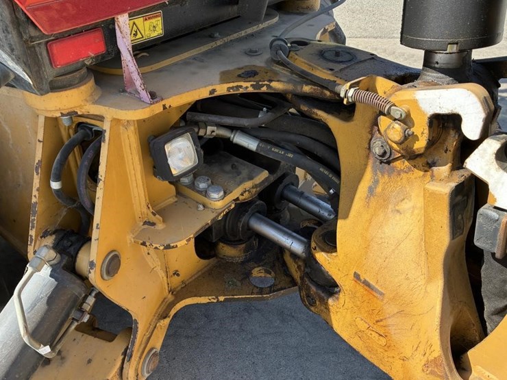 2014-caterpillar-430e-image-24