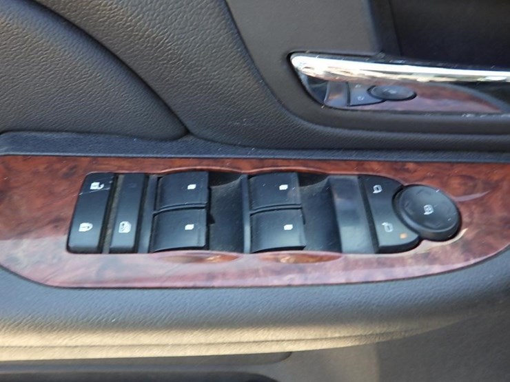 2008-chevrolet-tahoe-image-26
