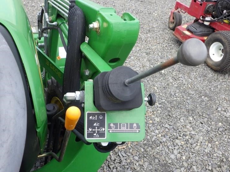 john-deere-3032e-image-33