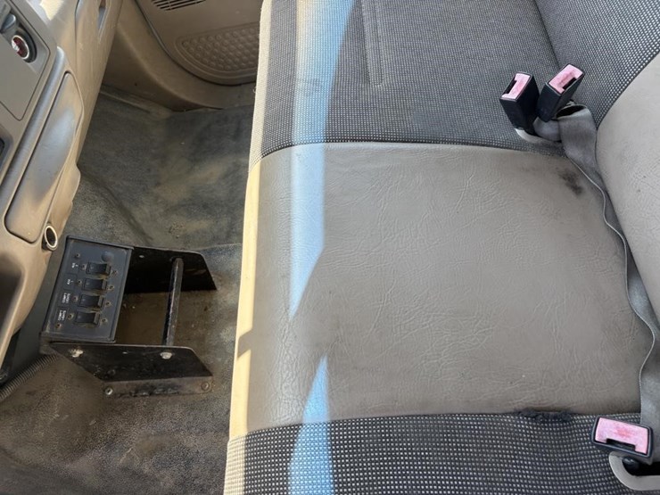 2004-ford-f350-xl-image-18