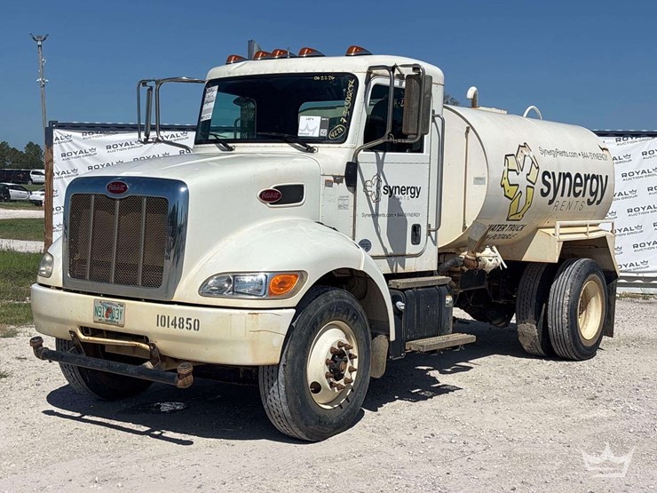 2017-peterbilt-337-image-1