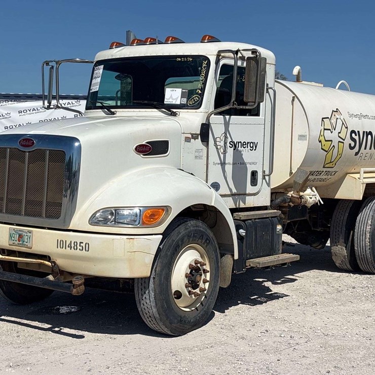 2017 PETERBILT 337
