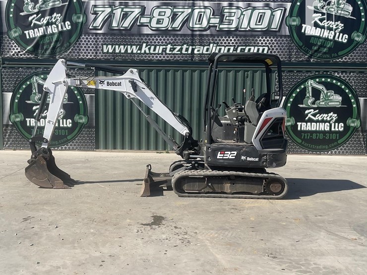 2019-bobcat-e32i-image-1