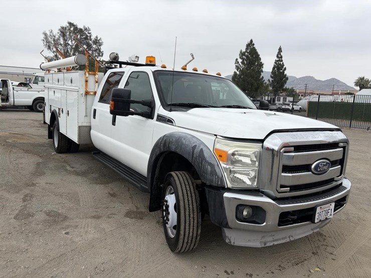 2011-ford-f550-xlt-image-2