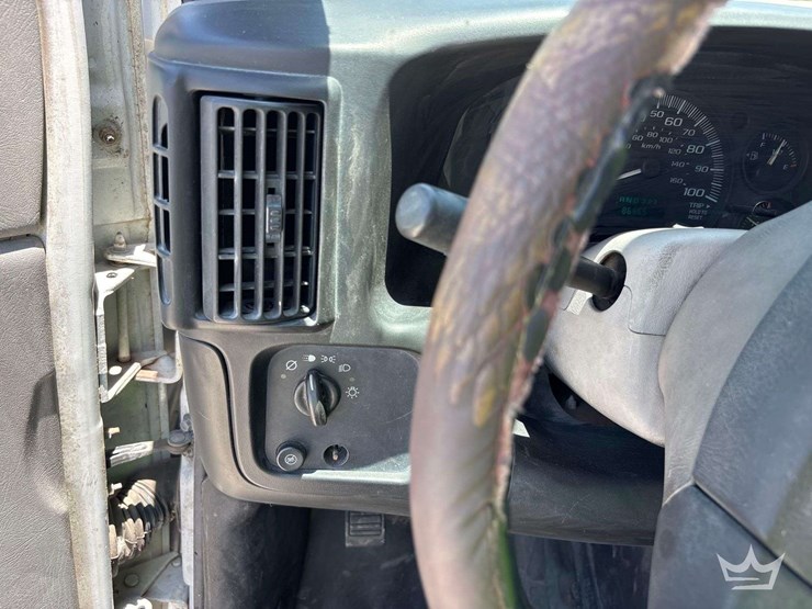 2005-gmc-2500-image-14