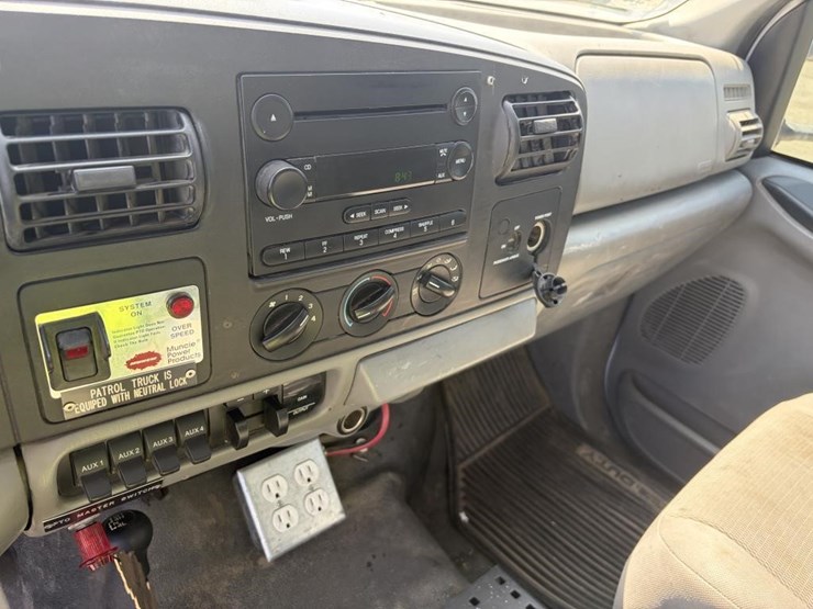 2006-ford-f450-image-16