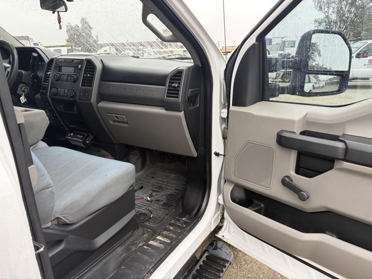 2017-ford-f350-xl-image-10