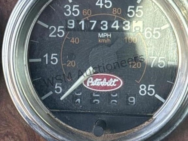 2001-peterbilt-379-image-24