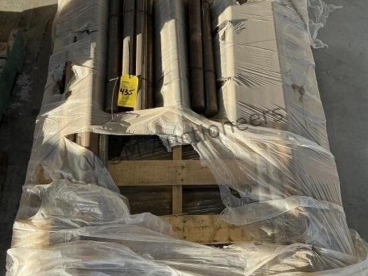 pallet-of-international-spreader-truck-floor-&-image-3