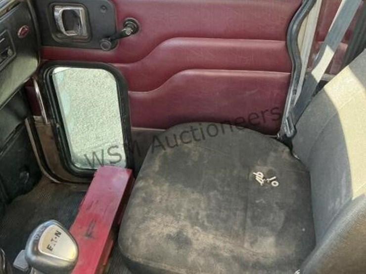 2005-peterbilt-379-image-21
