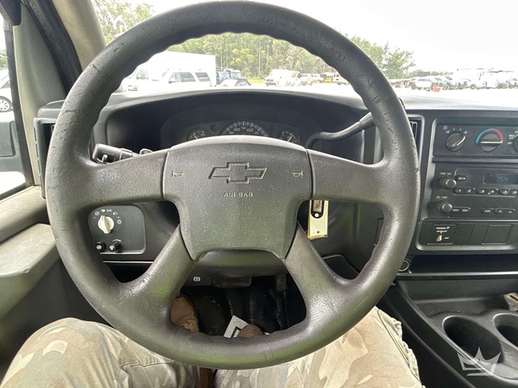 2006-chevrolet-express-knapheide-kuv-enclosed-service-van-image-13