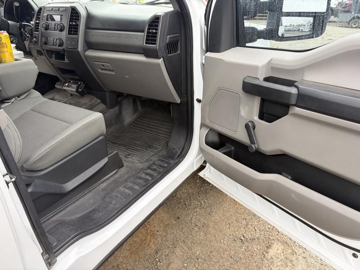 2017-ford-f350-xl-image-10