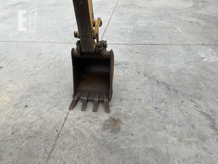 2005-deere-27c-image-11