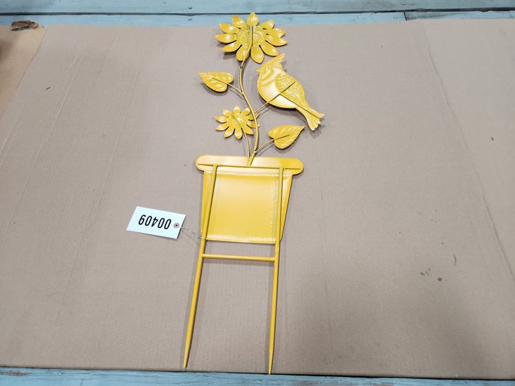 #409-•-sunflower-cardinal-stake-image-3