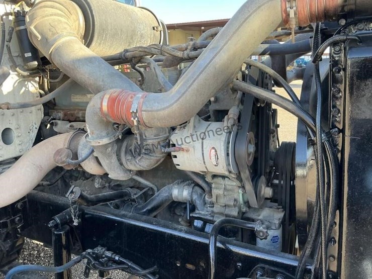 2001-freightliner-fld120-image-12