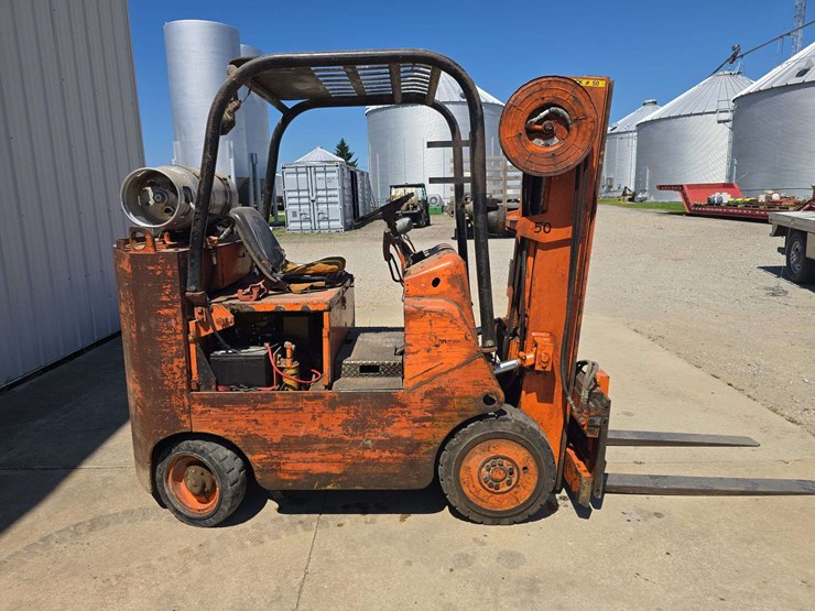 forklift-cat-t60c-model,-7,787-hours,-side-shift,-lp-image-4
