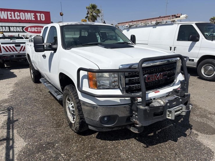 2012-gmc-sierra-2500-image-2