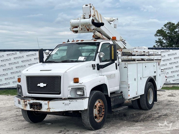2008-chevrolet-c7500-altec-ta40-41ft.-bucket-truck-image-1