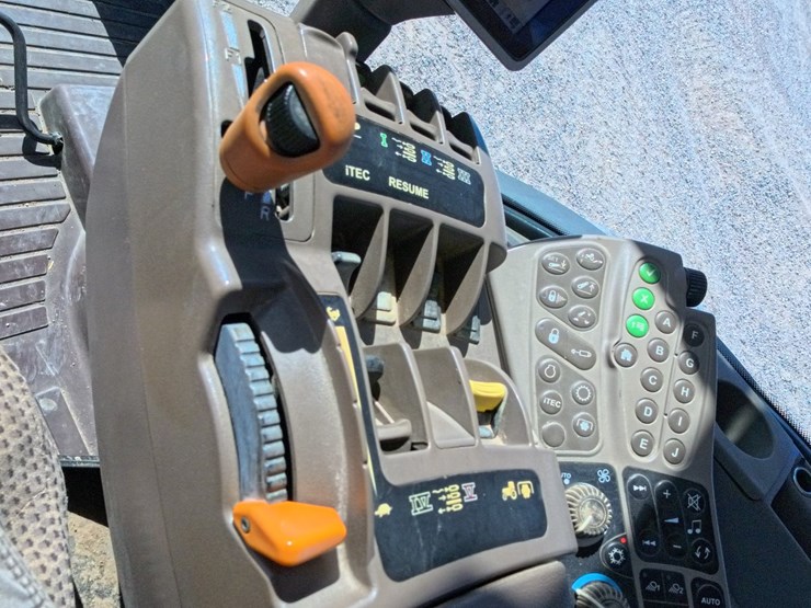 john-deere-8285r-image-30