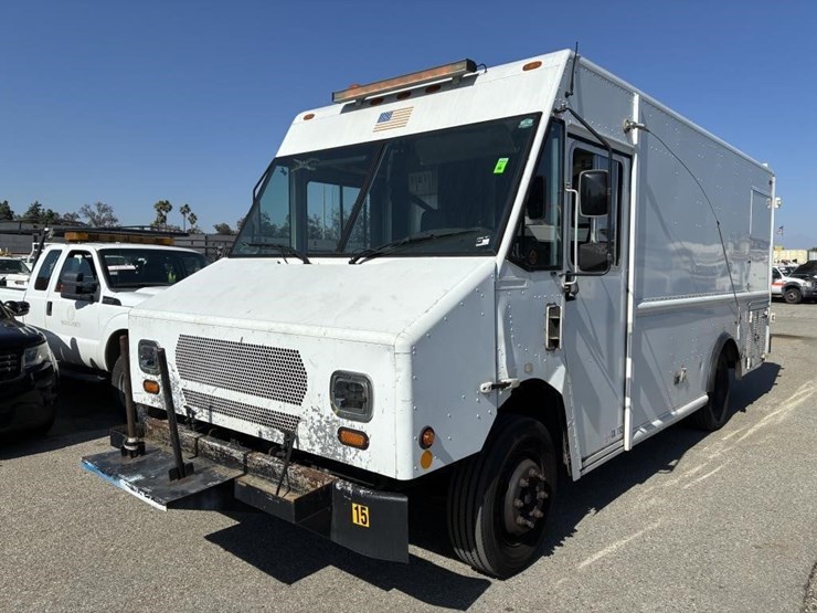 2008-workhorse-w62-image-1