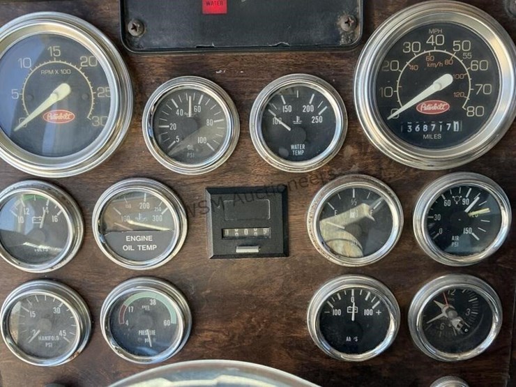 1993-peterbilt-379-image-18