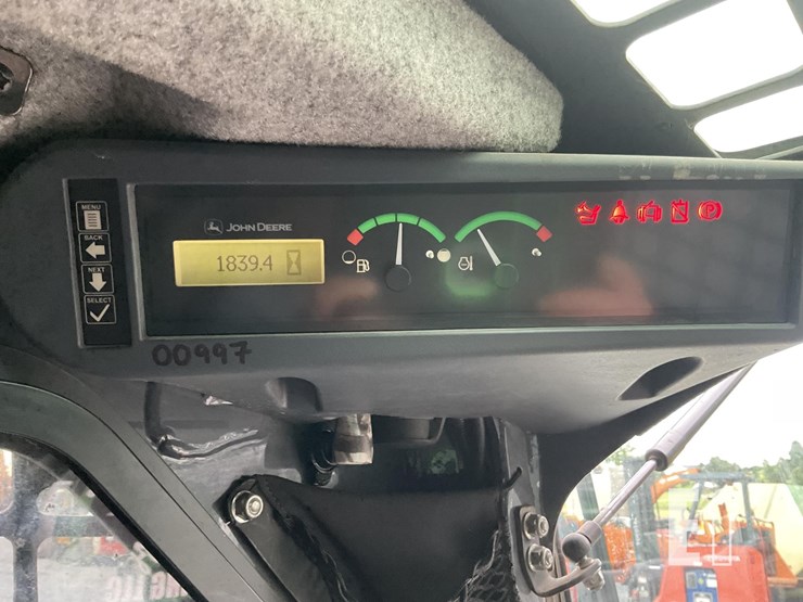 2017-deere-317g-image-17