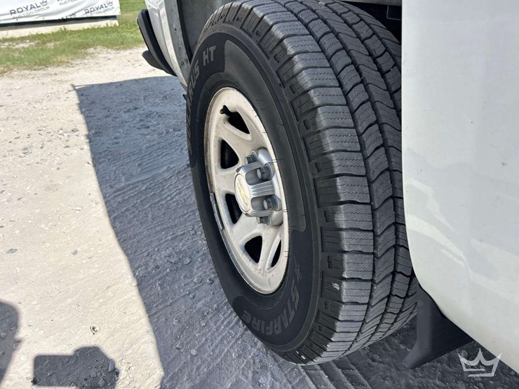 2019-chevrolet-silverado-1500-image-30